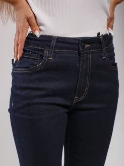 Джинсы Levis 724 High Rise Straight Джинсы Levis 724 High Rise Straight