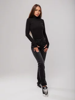 Джинсы Levis 724 High Rise Straight Джинсы Levis 724 High Rise Straight
