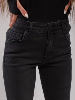 Джинсы Levis 724 High Rise Straight Джинсы Levis 724 High Rise Straight