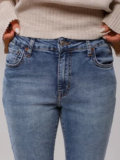 Джинсы Levis 724 High Rise Straight Джинсы Levis 724 High Rise Straight