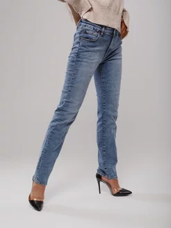 Джинсы Levis 724 High Rise Straight Джинсы Levis 724 High Rise Straight