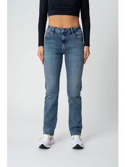 Джинсы Levis 724 High Rise Straight Джинсы Levis 724 High Rise Straight
