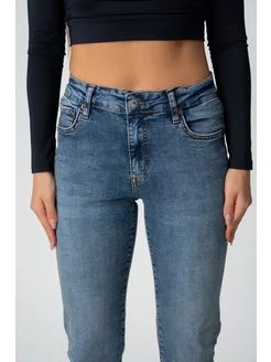 Джинсы Levis 724 High Rise Straight Джинсы Levis 724 High Rise Straight