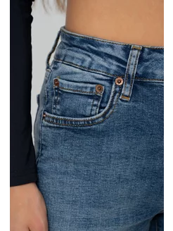 Джинсы Levis 724 High Rise Straight Джинсы Levis 724 High Rise Straight