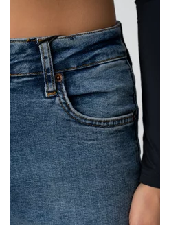 Джинсы Levis 724 High Rise Straight Джинсы Levis 724 High Rise Straight